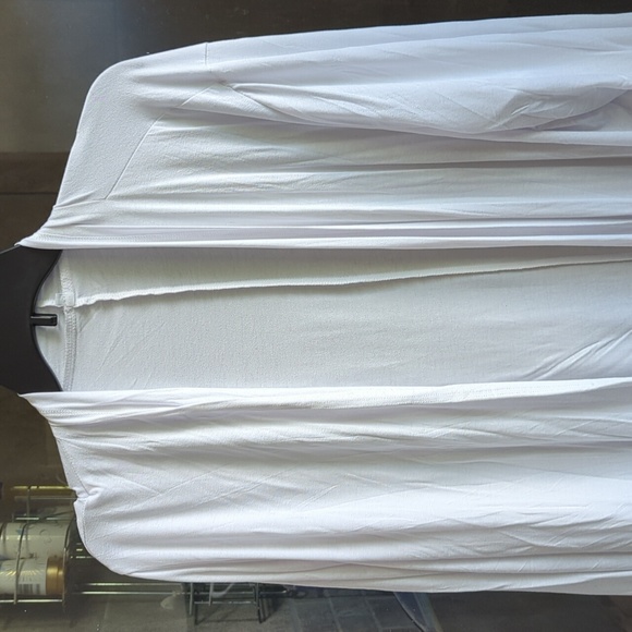 NWOT IN'VOLAND White Lightweight Cardigan - Picture 7 of 11